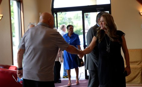 Hand shake